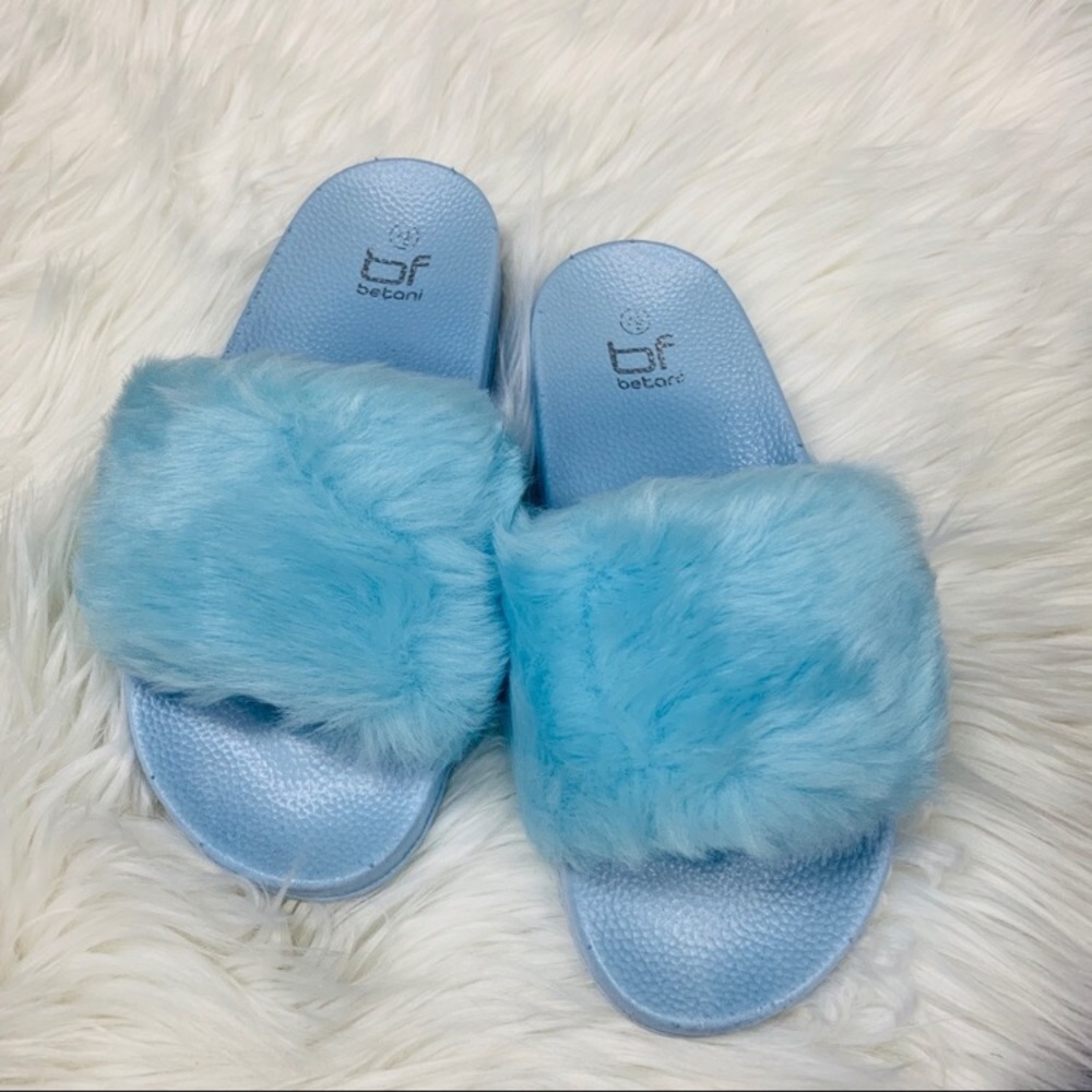 🔥Blue Faux Fur Slides - Picture 2 of 5